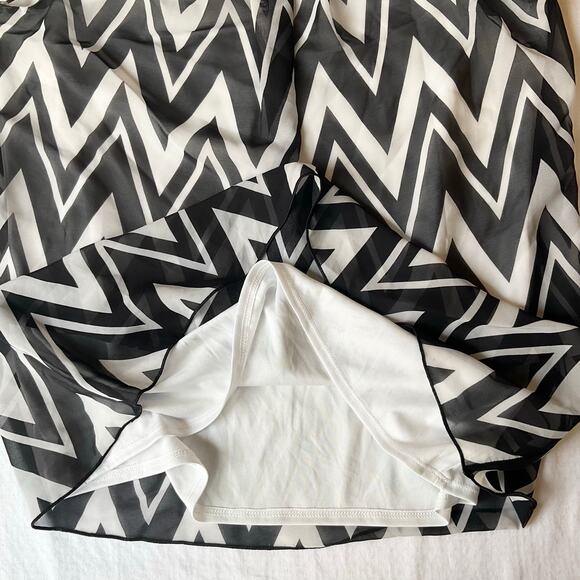 Iz Byer Women Blouse size L Sleeveless Screw Neck Lightweight Black & White - Picture 6 of 8